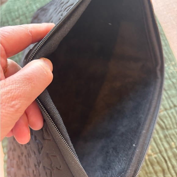 Marc Jacobs Embossed Black Laptop Case 14” - Picture 5 of 7